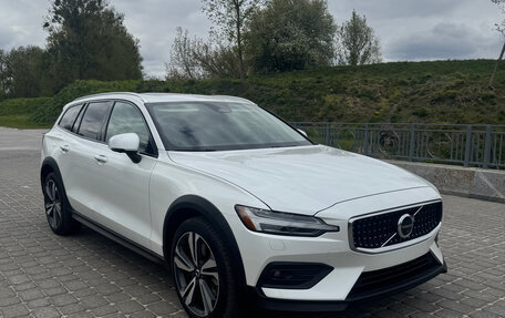 Volvo V60 Cross Country II, 2023 год, 4 100 000 рублей, 5 фотография