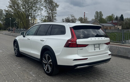 Volvo V60 Cross Country II, 2023 год, 4 100 000 рублей, 9 фотография
