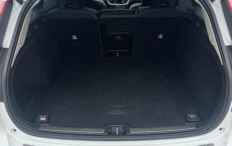 Volvo V60 Cross Country II, 2023 год, 4 100 000 рублей, 13 фотография