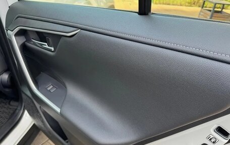 Toyota RAV4, 2020 год, 3 200 000 рублей, 8 фотография