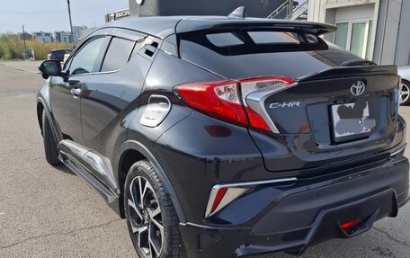 Toyota C-HR I рестайлинг, 2017 год, 1 805 000 рублей, 9 фотография