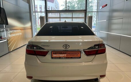 Toyota Camry, 2017 год, 2 099 000 рублей, 7 фотография