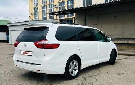 Toyota Sienna III, 2017 год, 2 300 000 рублей, 7 фотография