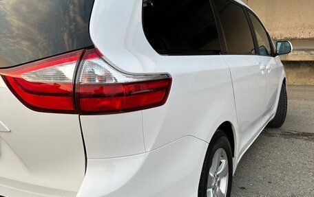 Toyota Sienna III, 2017 год, 2 300 000 рублей, 26 фотография