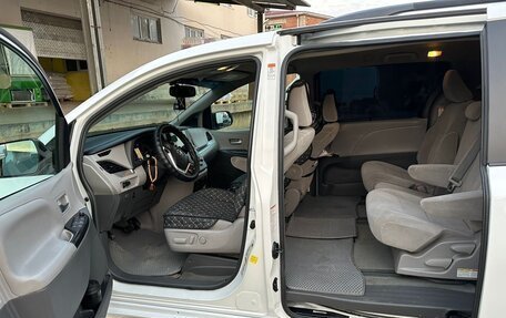 Toyota Sienna III, 2017 год, 2 300 000 рублей, 27 фотография