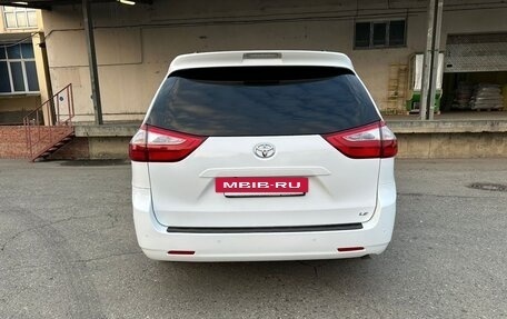 Toyota Sienna III, 2017 год, 2 300 000 рублей, 25 фотография