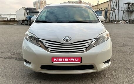 Toyota Sienna III, 2017 год, 2 300 000 рублей, 21 фотография