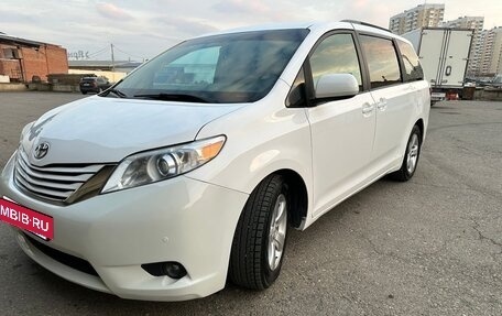 Toyota Sienna III, 2017 год, 2 300 000 рублей, 23 фотография