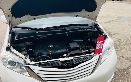 Toyota Sienna III, 2017 год, 2 300 000 рублей, 18 фотография