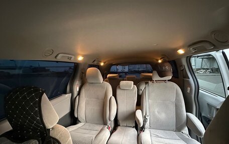 Toyota Sienna III, 2017 год, 2 300 000 рублей, 30 фотография