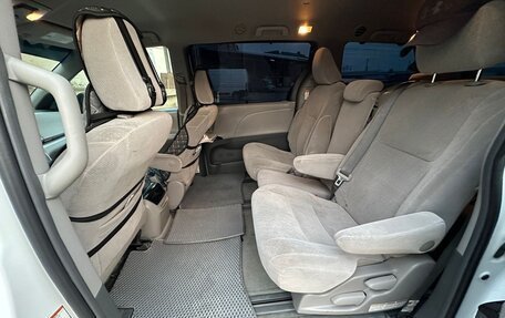 Toyota Sienna III, 2017 год, 2 300 000 рублей, 31 фотография