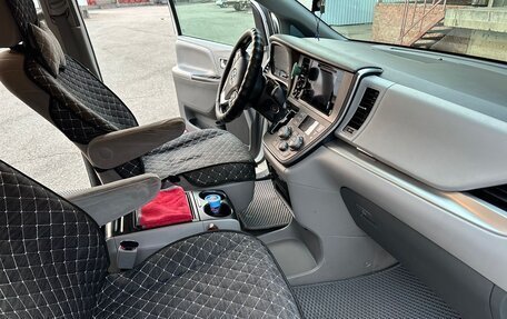 Toyota Sienna III, 2017 год, 2 300 000 рублей, 35 фотография