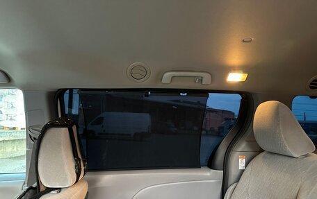 Toyota Sienna III, 2017 год, 2 300 000 рублей, 36 фотография