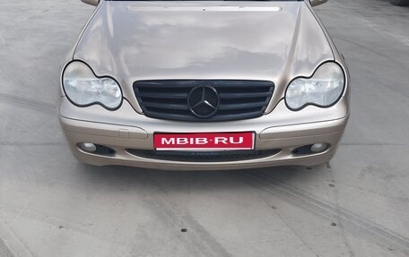 Mercedes-Benz C-Класс, 2003 год, 750 000 рублей, 1 фотография