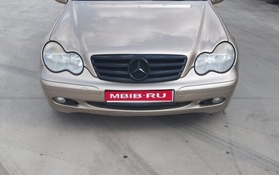 Mercedes-Benz C-Класс, 2003 год, 750 000 рублей, 1 фотография