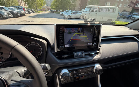 Toyota RAV4, 2019 год, 3 085 000 рублей, 27 фотография