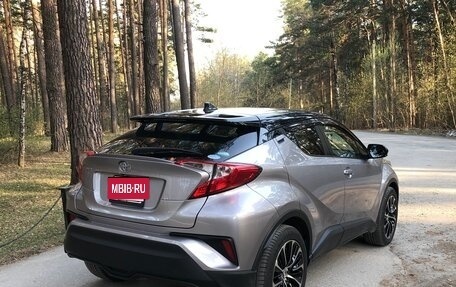 Toyota C-HR I рестайлинг, 2017 год, 1 880 000 рублей, 5 фотография