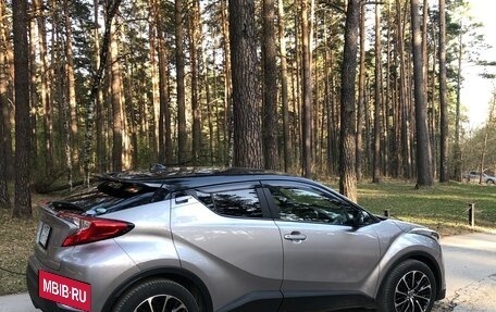Toyota C-HR I рестайлинг, 2017 год, 1 880 000 рублей, 4 фотография