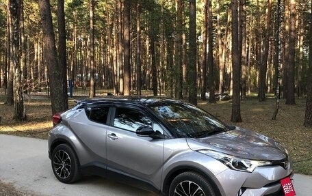 Toyota C-HR I рестайлинг, 2017 год, 1 880 000 рублей, 2 фотография