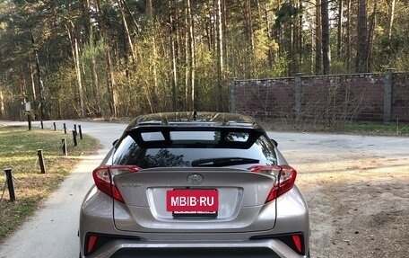 Toyota C-HR I рестайлинг, 2017 год, 1 880 000 рублей, 6 фотография