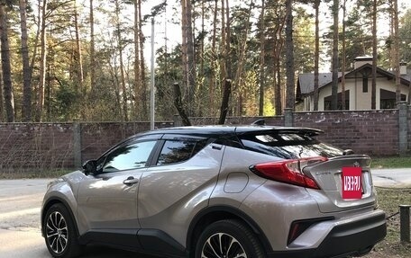 Toyota C-HR I рестайлинг, 2017 год, 1 880 000 рублей, 8 фотография
