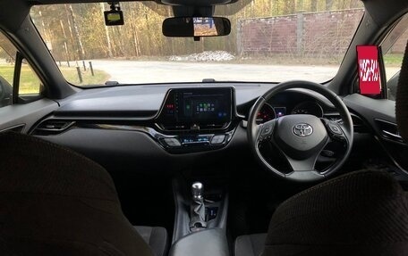Toyota C-HR I рестайлинг, 2017 год, 1 880 000 рублей, 13 фотография