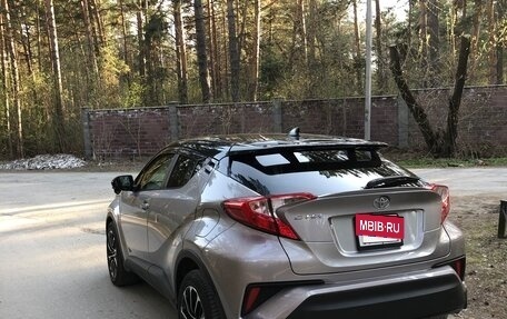 Toyota C-HR I рестайлинг, 2017 год, 1 880 000 рублей, 7 фотография