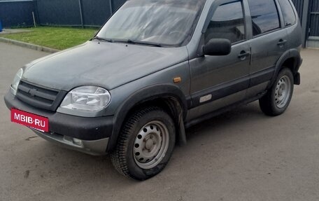 Chevrolet Niva I рестайлинг, 2004 год, 252 000 рублей, 2 фотография