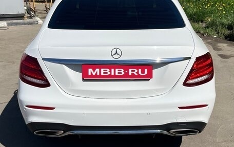 Mercedes-Benz E-Класс, 2018 год, 3 500 000 рублей, 4 фотография