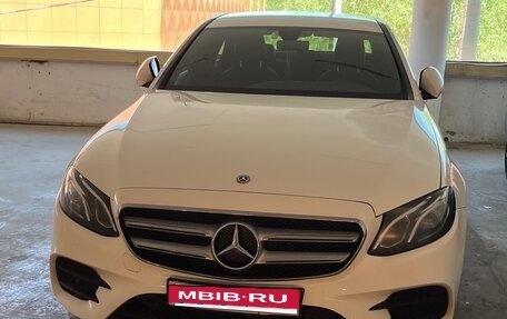 Mercedes-Benz E-Класс, 2018 год, 3 500 000 рублей, 5 фотография