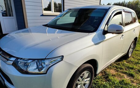 Mitsubishi Outlander III рестайлинг 3, 2014 год, 1 395 000 рублей, 1 фотография