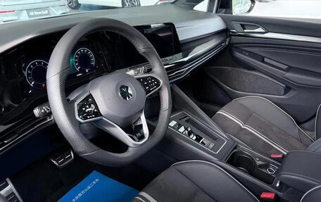 Volkswagen Golf VIII, 2022 год, 1 700 000 рублей, 9 фотография