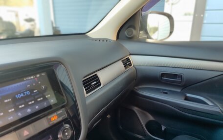 Mitsubishi Outlander III рестайлинг 3, 2014 год, 1 395 000 рублей, 6 фотография