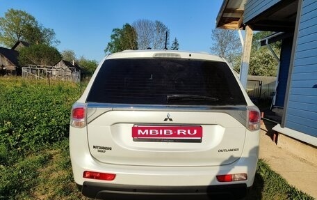Mitsubishi Outlander III рестайлинг 3, 2014 год, 1 395 000 рублей, 3 фотография