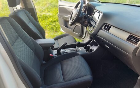 Mitsubishi Outlander III рестайлинг 3, 2014 год, 1 395 000 рублей, 9 фотография