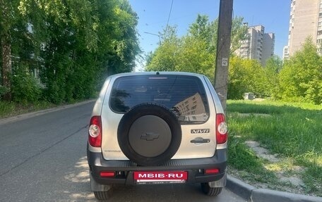 Chevrolet Niva I рестайлинг, 2011 год, 300 000 рублей, 4 фотография