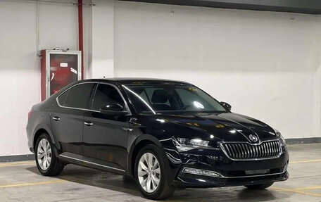Skoda Superb III рестайлинг, 2022 год, 1 640 000 рублей, 3 фотография
