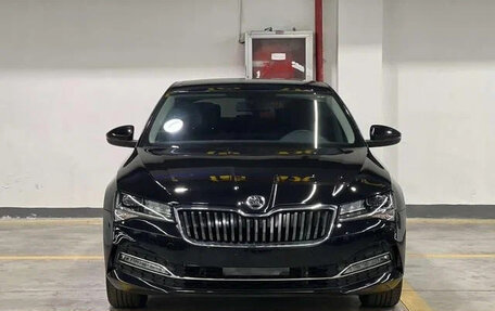 Skoda Superb III рестайлинг, 2022 год, 1 640 000 рублей, 2 фотография