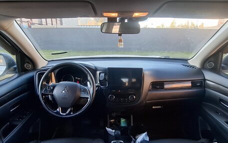 Mitsubishi Outlander III рестайлинг 3, 2015 год, 1 350 000 рублей, 1 фотография