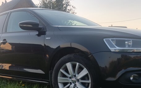 Volkswagen Jetta VI, 2013 год, 950 000 рублей, 3 фотография