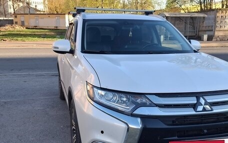 Mitsubishi Outlander III рестайлинг 3, 2015 год, 1 350 000 рублей, 2 фотография
