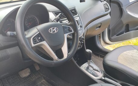 Hyundai Solaris II рестайлинг, 2013 год, 720 000 рублей, 11 фотография