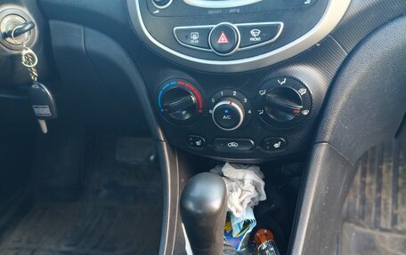 Hyundai Solaris II рестайлинг, 2013 год, 720 000 рублей, 14 фотография