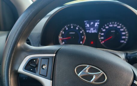 Hyundai Solaris II рестайлинг, 2013 год, 720 000 рублей, 13 фотография