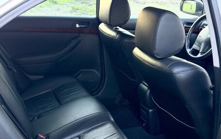 Toyota Avensis III рестайлинг, 2003 год, 530 000 рублей, 23 фотография