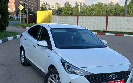Hyundai Solaris II рестайлинг, 2021 год, 1 350 000 рублей, 1 фотография