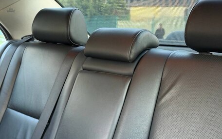 Toyota Avensis III рестайлинг, 2003 год, 530 000 рублей, 32 фотография