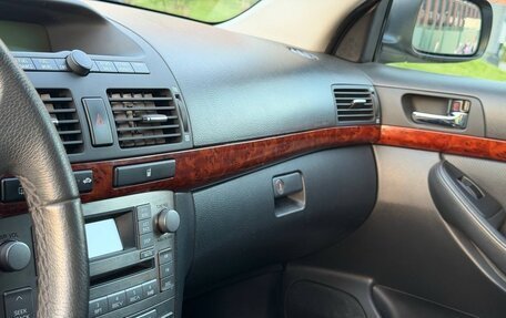 Toyota Avensis III рестайлинг, 2003 год, 530 000 рублей, 34 фотография