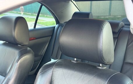 Toyota Avensis III рестайлинг, 2003 год, 530 000 рублей, 31 фотография