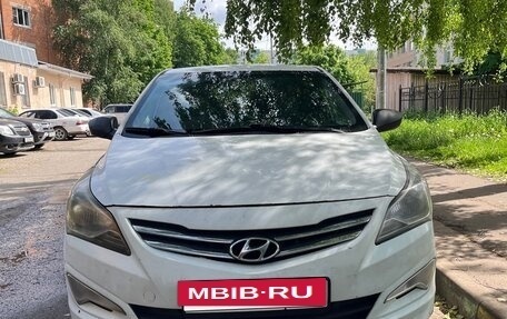 Hyundai Solaris II рестайлинг, 2015 год, 465 000 рублей, 3 фотография